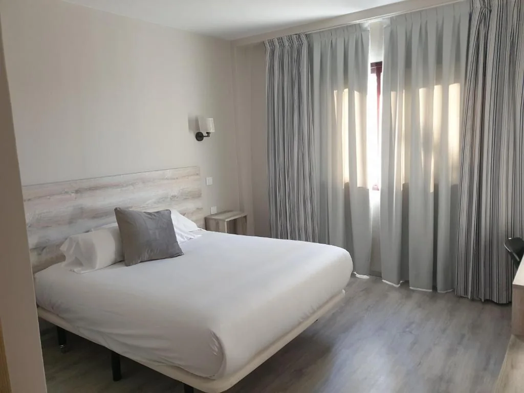 Quarto Duplo Deluxe - 1 ou 2 camas — Hotel Alcarria