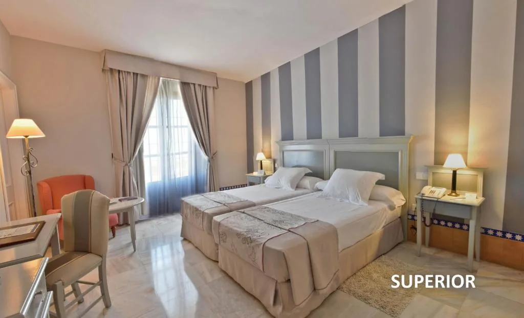 Superior tweepersoonskamer met 1 of 2 bedden — Hotel Alcázar de la Reina