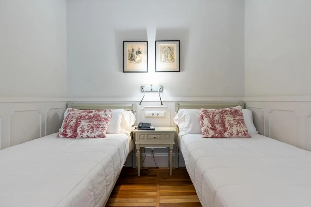 Habitación Triple Confort — Hotel Alcazar Irun