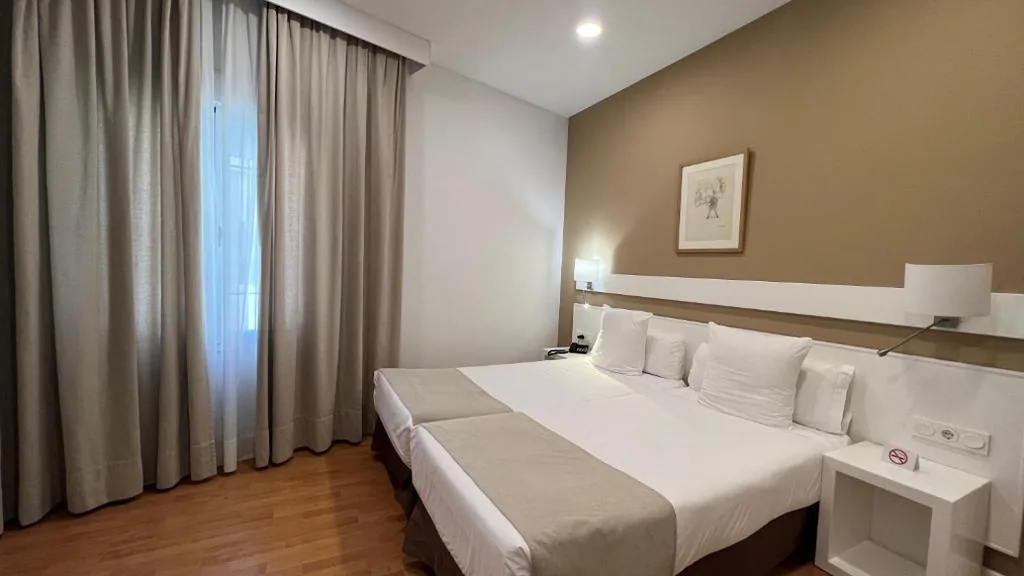 Habitación doble económica - planta baja — Hotel Alcázar
