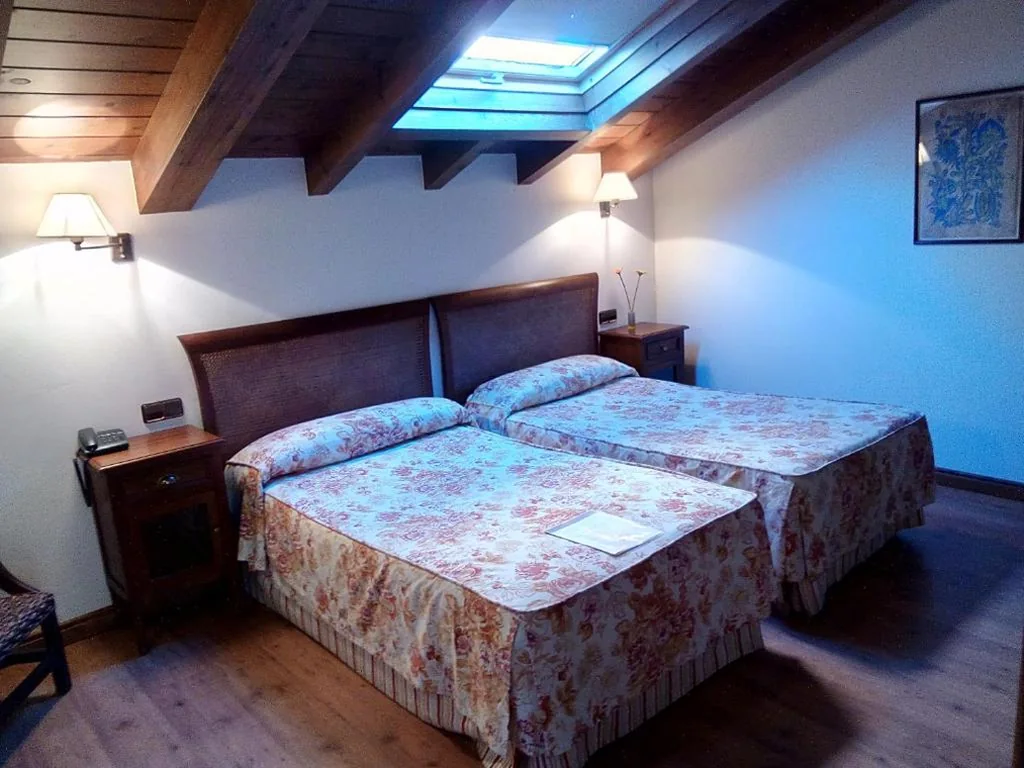 Habitación Doble Estándar con 2 camas grandes — Hotel Aldama Golf
