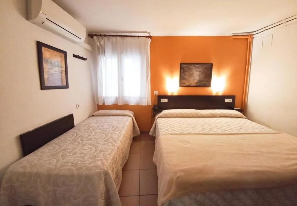 Habitación Triple — Hotel Alegret