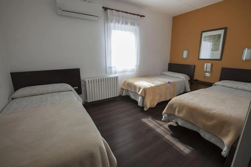 Habitación Triple — Hotel Alegret