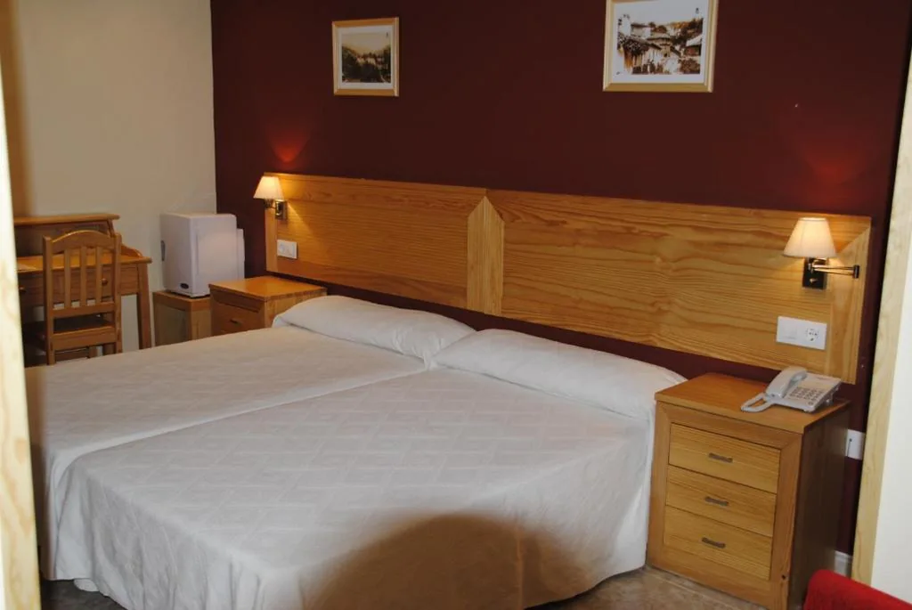 Quarto Duplo - 2 camas — Hotel Alegría