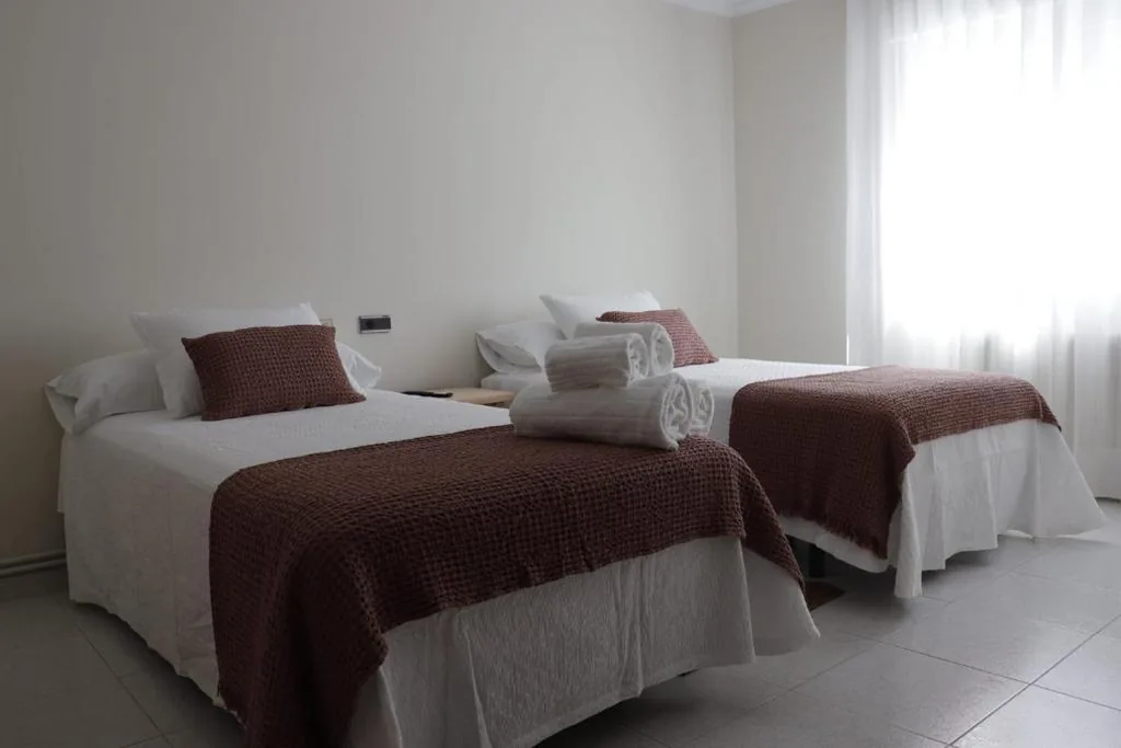 Chambre double avec 2 lits — Hotel Alejandrina Poio
