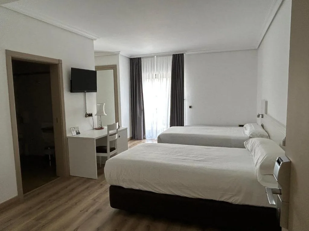 Habitación Familiar (4 adultos) — Hotel Alfonso I