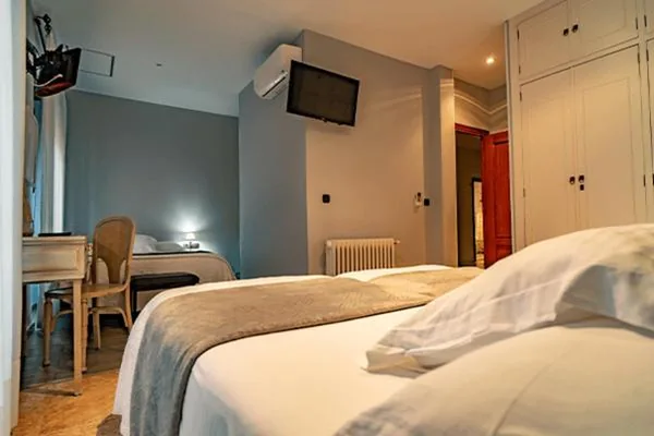 Camera quadrupla — Hotel Alfonso IX