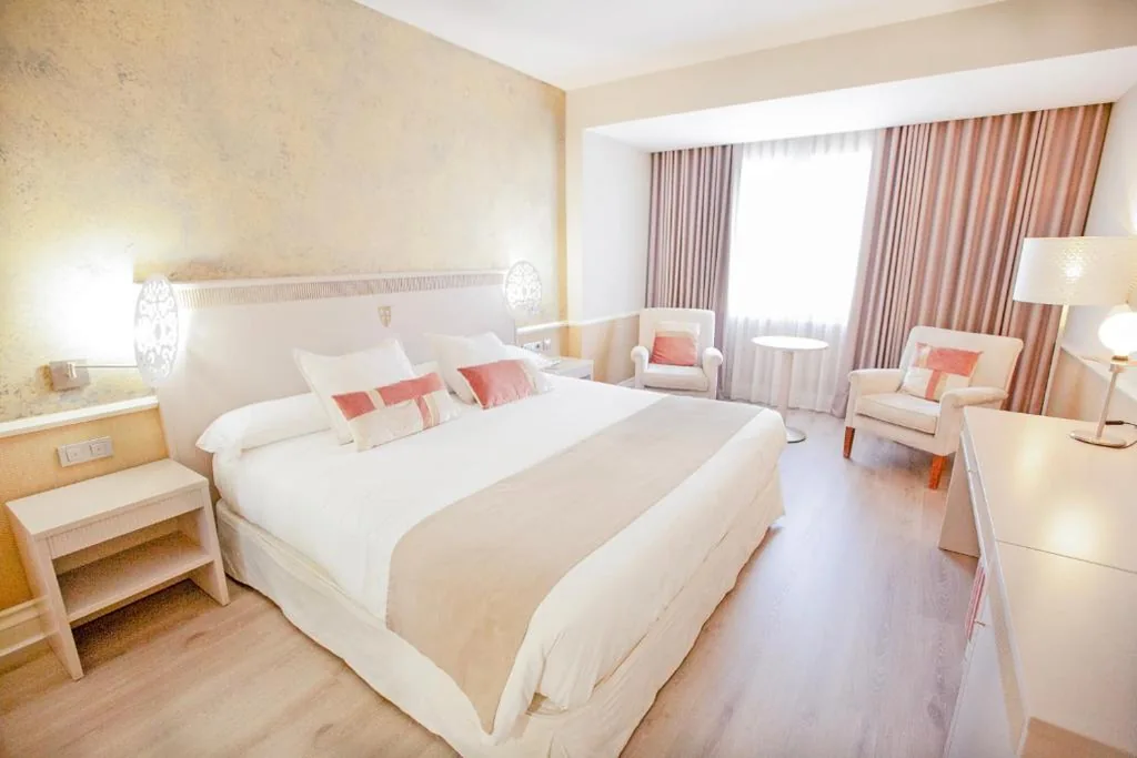 Habitación Superior - 1 cama grande — Hotel Alfonso VIII