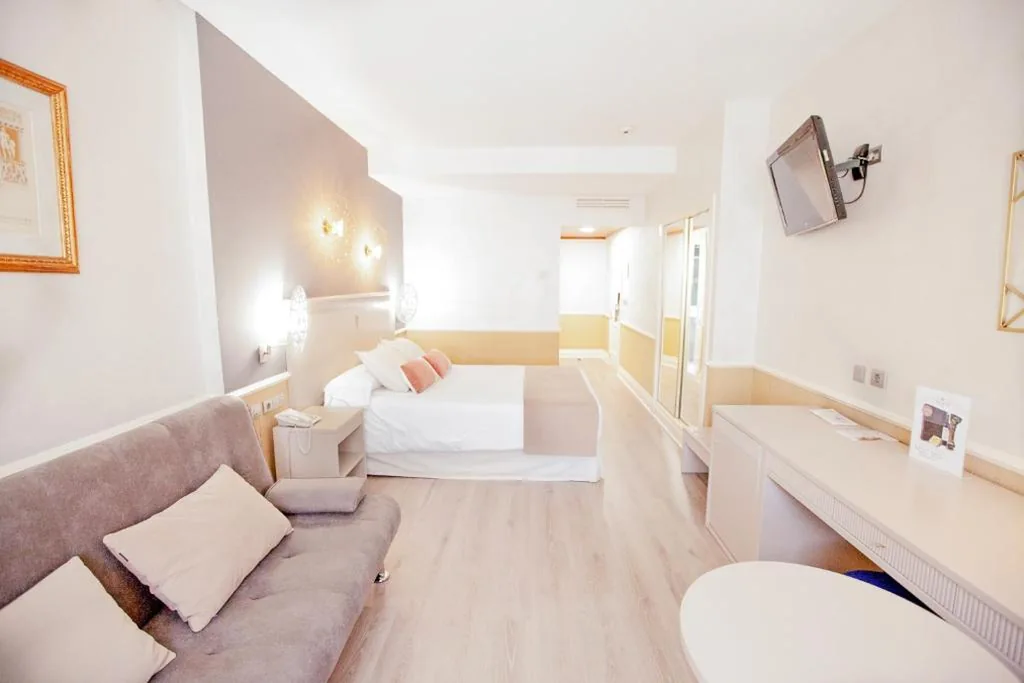 Habitación Triple (2 adultos + 1 niño) — Hotel Alfonso VIII