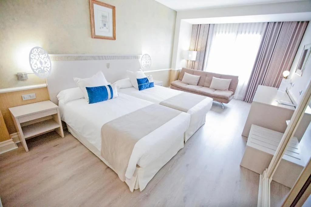 Habitación Triple — Hotel Alfonso VIII