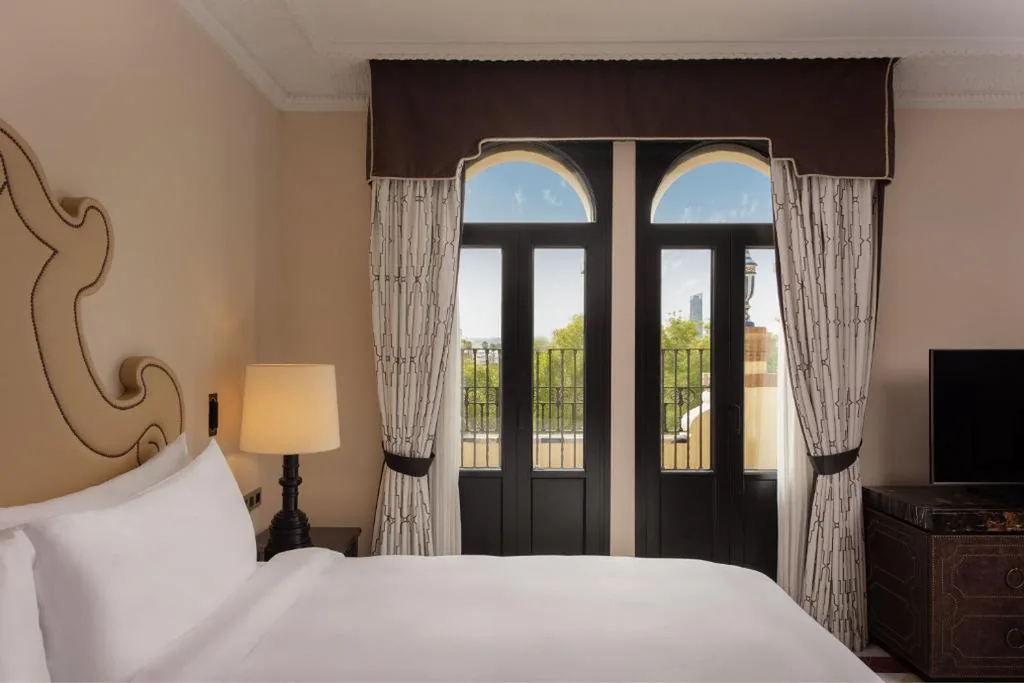 Grand-Deluxe-Doppelzimmer mit Terrasse — Hotel Alfonso XIII, a Luxury Collection Hotel, Seville