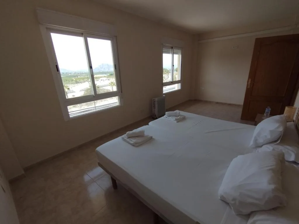 Familienzimmer mit Doppelzimmer — Hotel Algorfa