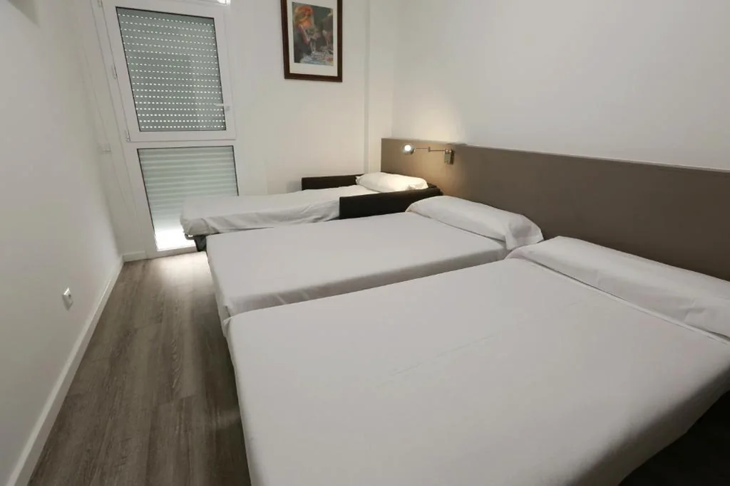 Habitación Doble con sofá cama - 2 camas — Hotel Alguer Camp Nou