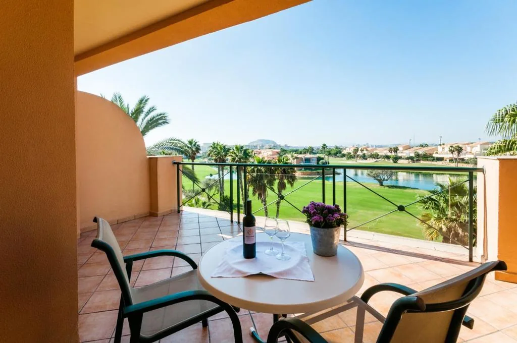 Deluxe-Doppelzimmer (2 Erwachsene + 1 Kind) – 1 oder 2 Betten — Hotel Alicante Golf