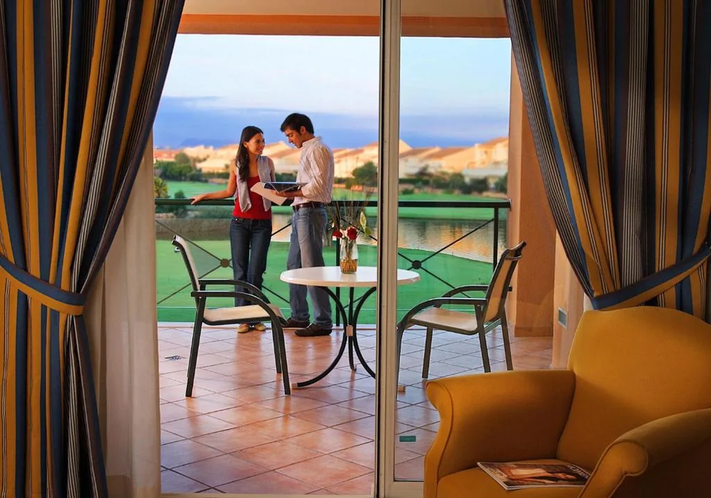 Deluxe-Dreibettzimmer — Hotel Alicante Golf