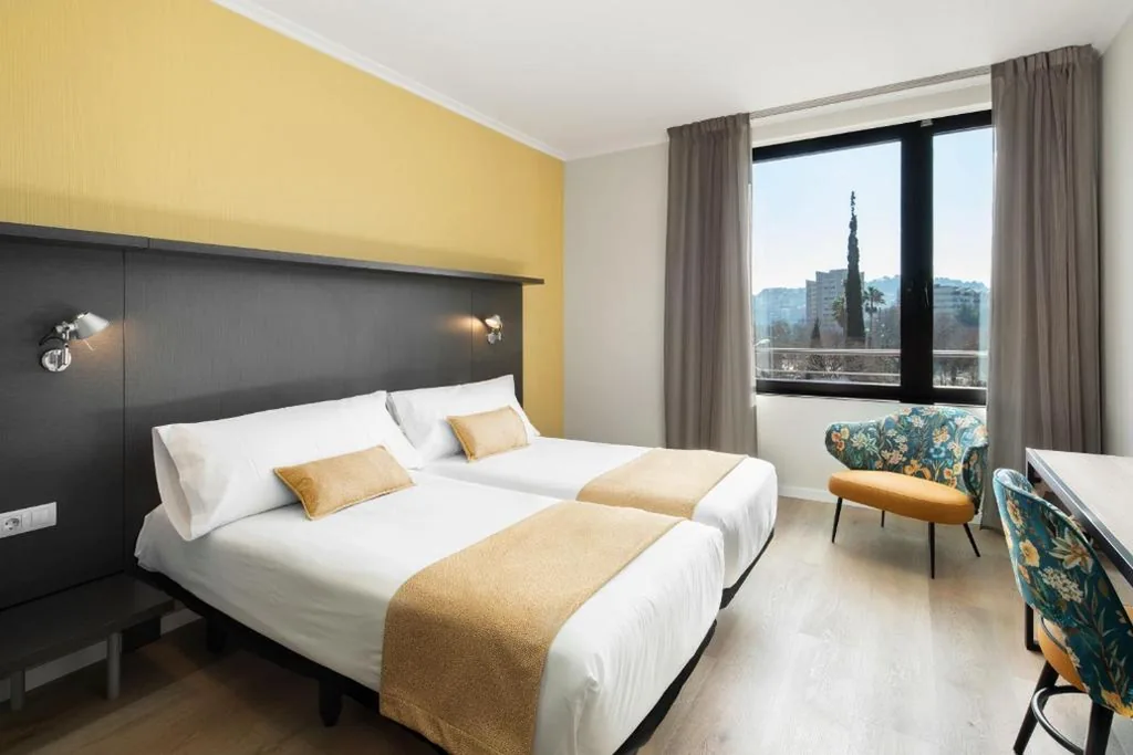 Superior-Doppelzimmer mit Zustellbett (2 Erwachsene + 1 Kind) – 2 Betten — Hotel Alimara
