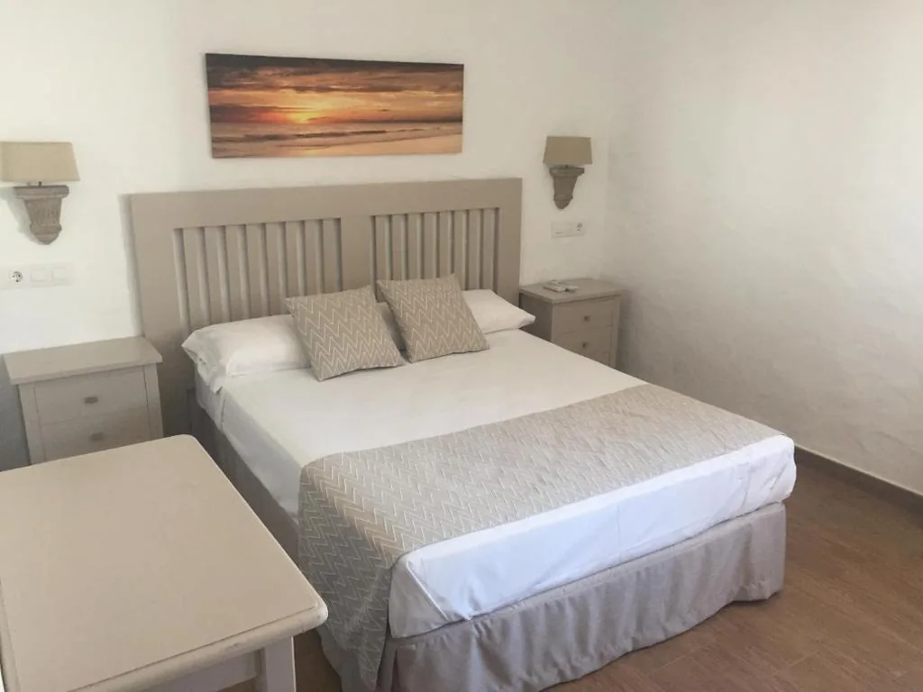 Doppelzimmer – 1 oder 2 Betten — Hotel Almadrabeta