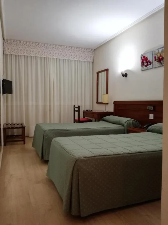 Doppelzimmer - 2 Betten — Hotel Almendra