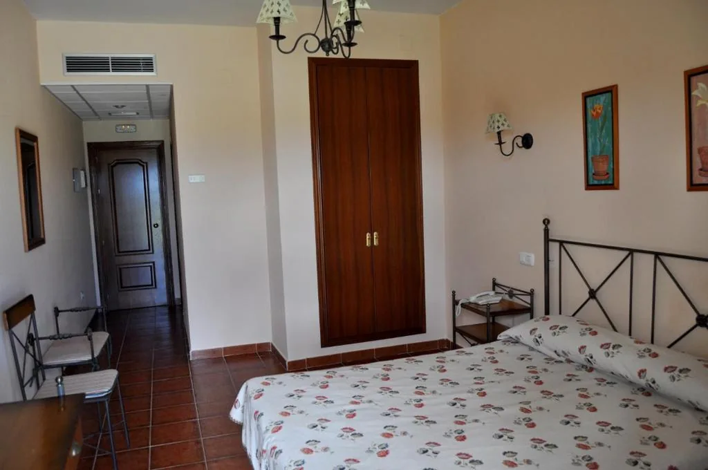 Quarto com cama de casal — Hotel Alonso de Monroy