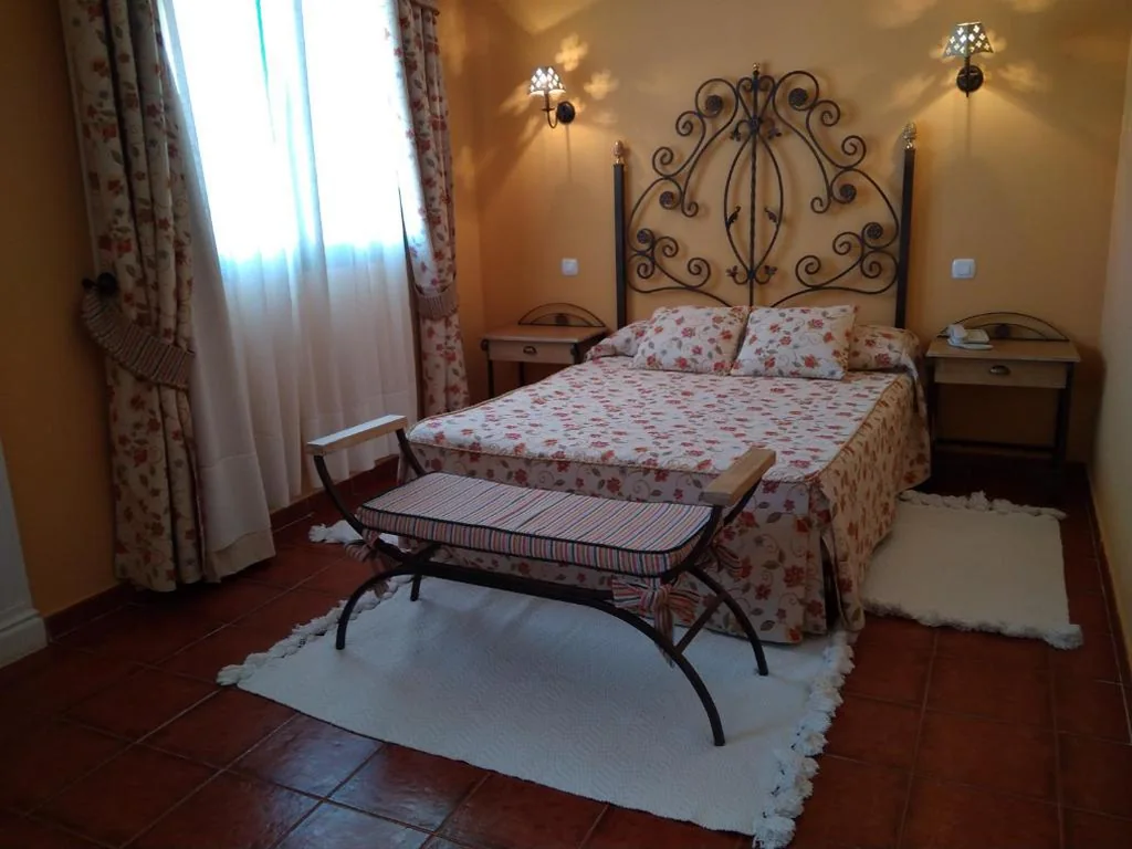 Suite Júnior — Hotel Alonso de Monroy