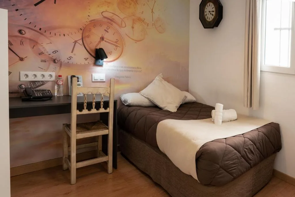 Voordelige eenpersoonskamer met eigen badkamer — Hotel Alquimia Cadiz