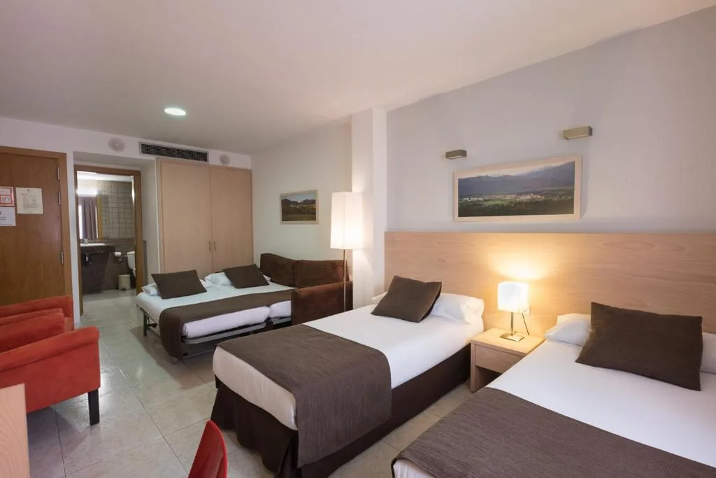 Camera Familiare (2 adulti e 2 bambini) — Hotel Alta Garrotxa