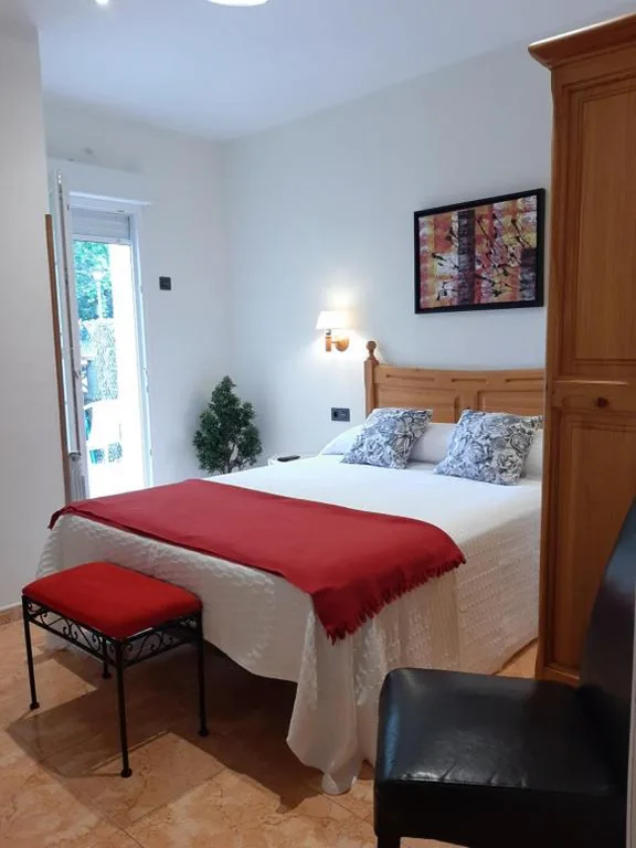 Chambre double avec balcon — Hotel Alvaro frente Palacio-Museo Selgas