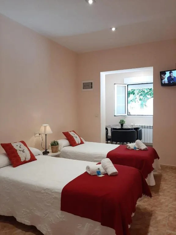 Chambre triple — Hotel Alvaro frente Palacio-Museo Selgas