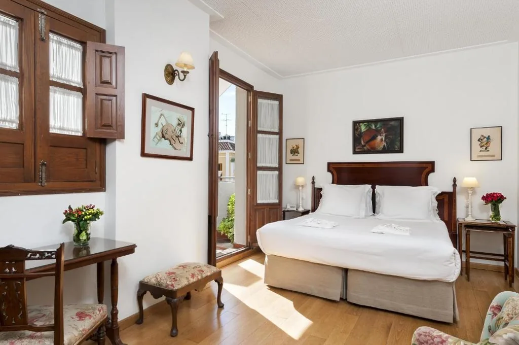 Doppelzimmer mit Terrasse — Hotel Amadeus Sevilla