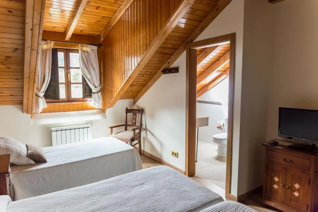 Habitación Triple — Hotel Ambasmestas