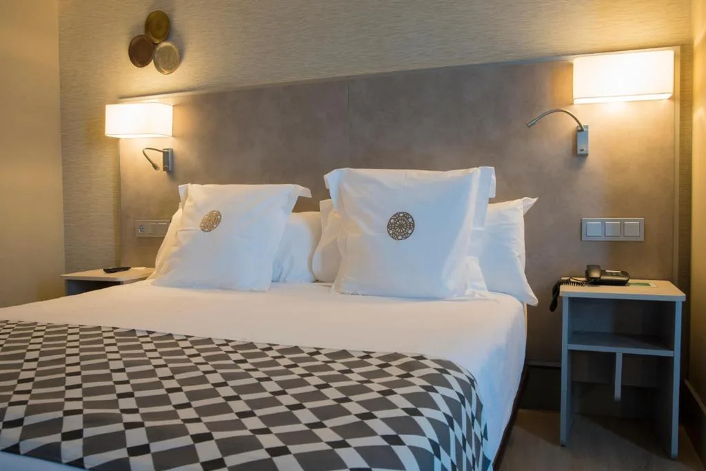 プレミアムダブルルーム - ダブルベッド1台またはシングルベッド2台 — Hotel América Sevilla