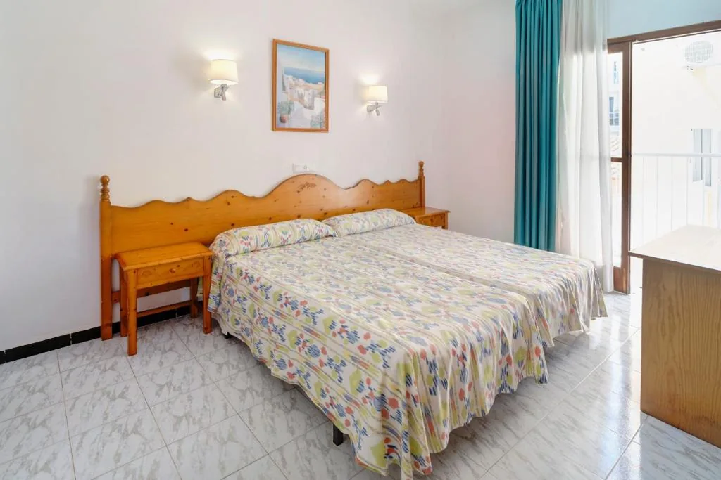Habitación Doble con balcón - 2 camas — Hotel Amic Can Pastilla