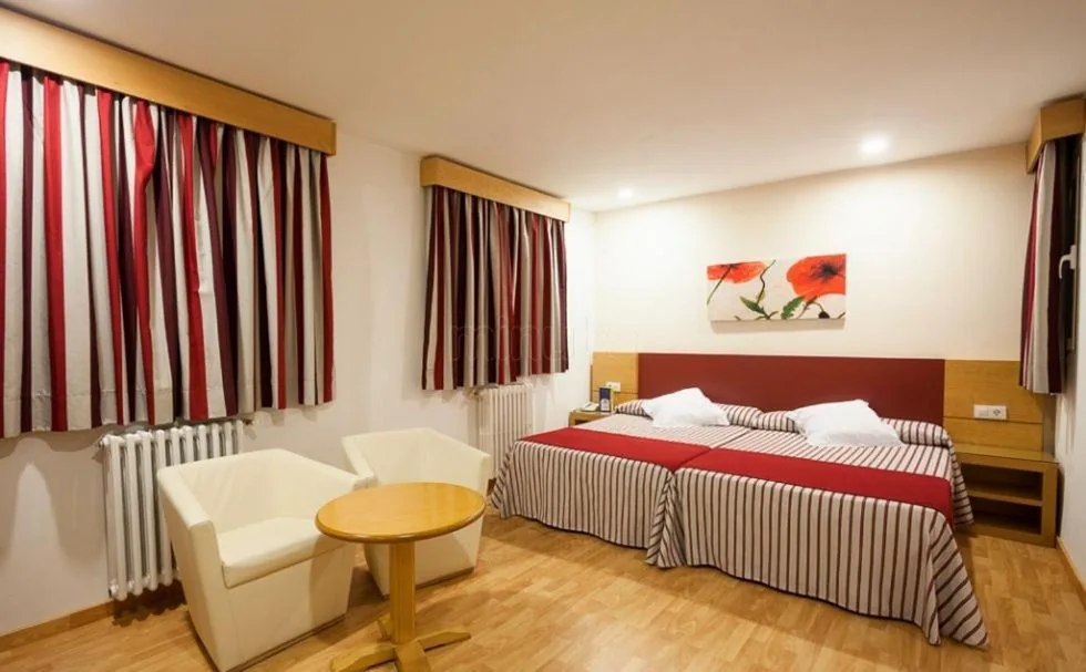 Habitación Doble Familiar (2 adultos + 1 niño de hasta 14 años) — Hotel Amic Colon