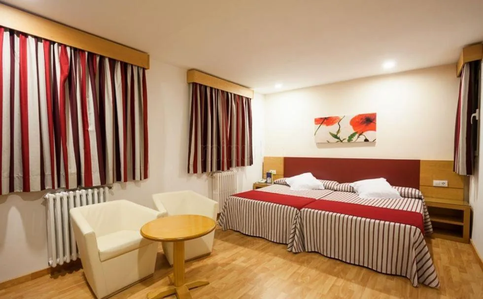 Habitación Familiar (2 adultos + 2 niños de hasta 14 años) — Hotel Amic Colon
