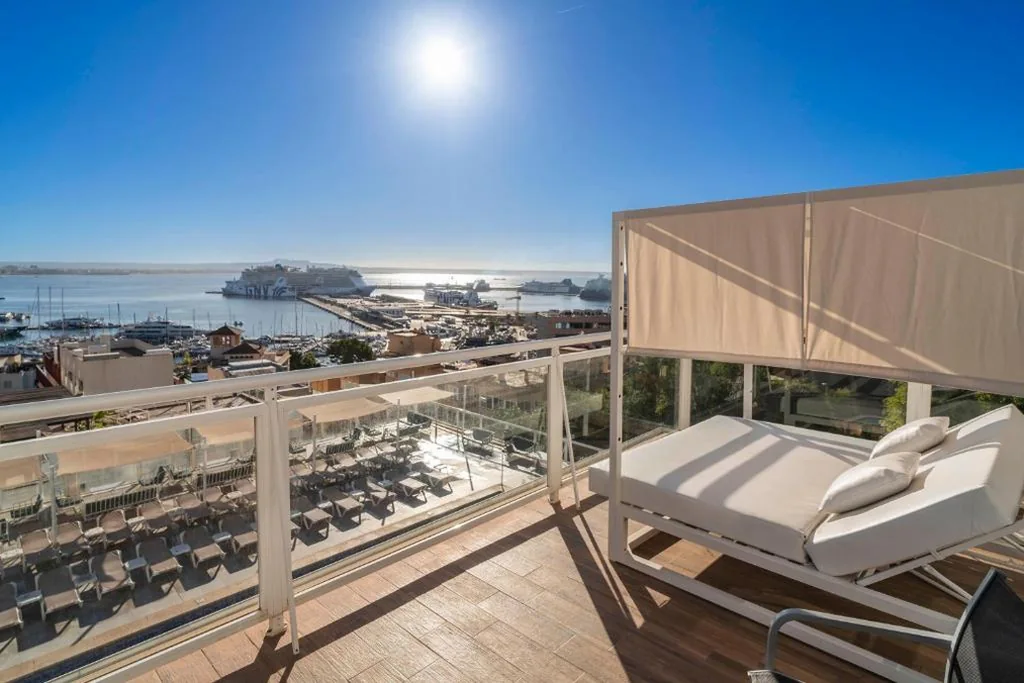 Habitación Doble Deluxe con balcón y vistas al mar — Hotel Amic Horizonte