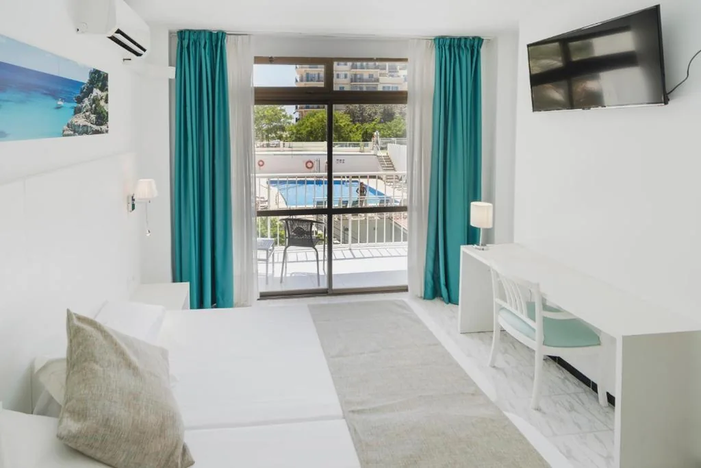 Zweibettzimmer mit Poolblick — Hotel Amic Miraflores