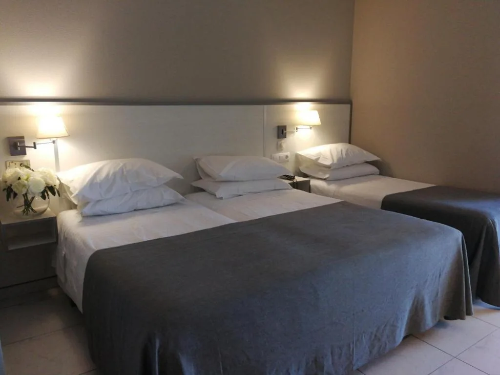 Camera Tripla (2 adulti + 1 bambino) — Hotel Ancora SANXENXO