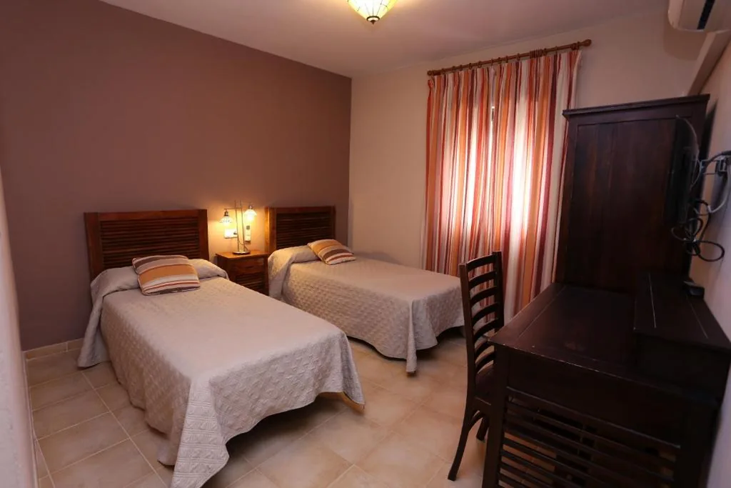 Doppelzimmer mit 2 Betten — Hotel Andalucia
