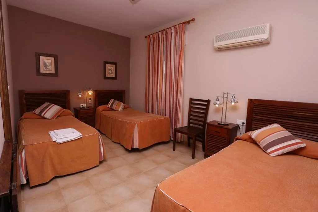Dreibettzimmer — Hotel Andalucia