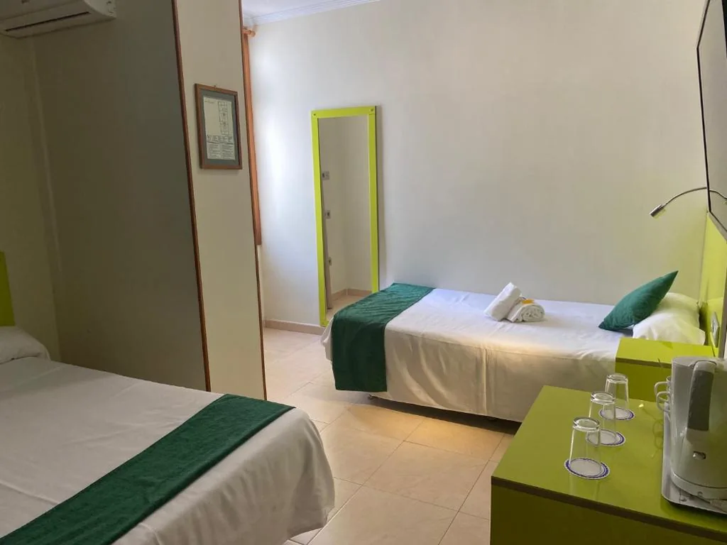 Dreibettzimmer — Hotel Andrea´s