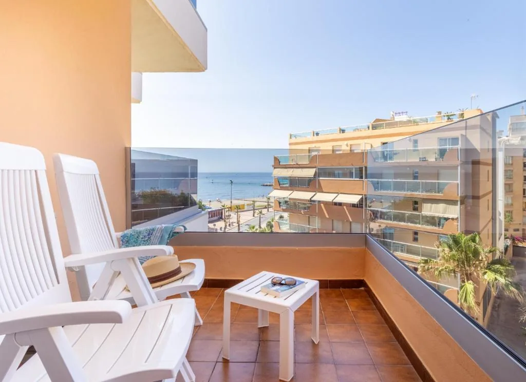 Camera doppia con vista laterale sul mare - 1 o 2 letti — Hotel Angela - Adults Recommended
