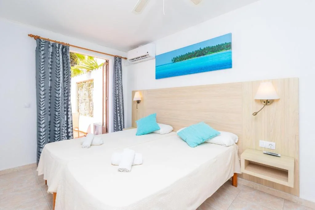 Camera doppia con letto aggiuntivo — Hotel Antares