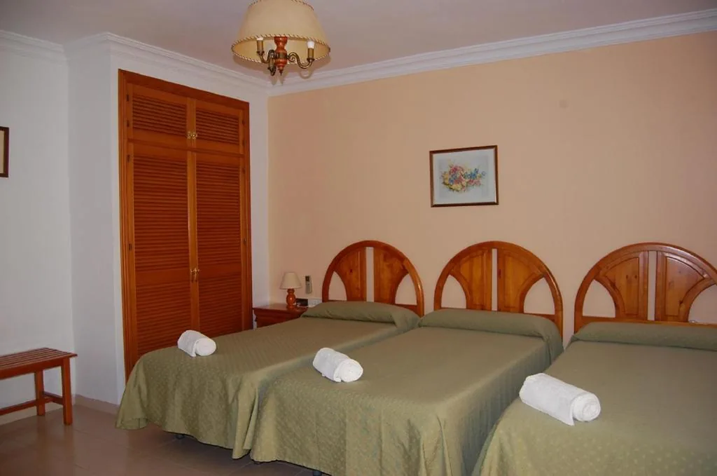 Quarto Triplo — Hotel Antonio Conil