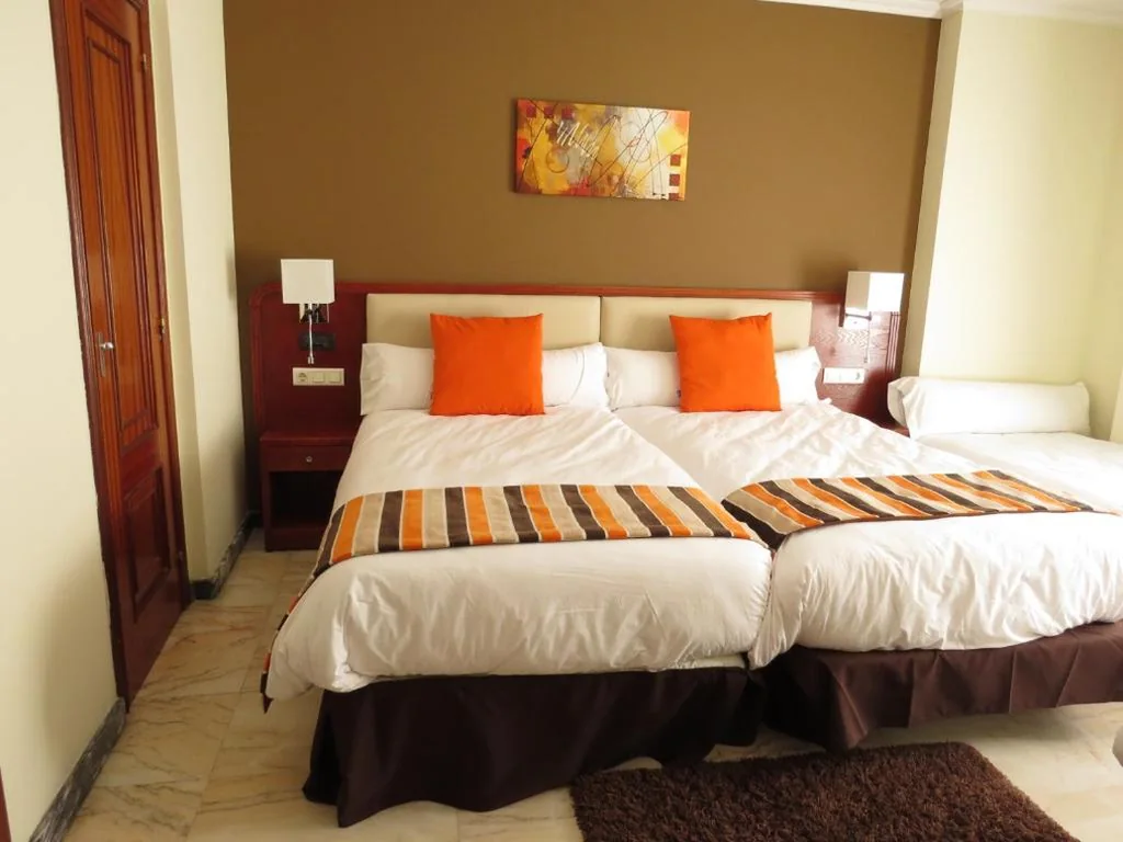 Economy-Vierbettzimmer — Hotel Anunciada