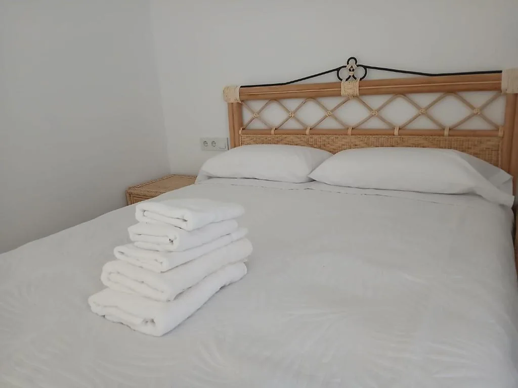 Camera con letto matrimoniale grande — Hotel Apartamento Via Caprasia Habitaciones&Apartamentos