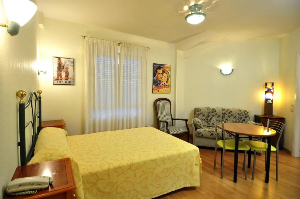 带沙发床的标准单间公寓 — Hotel Apartamentos Aralso Sotillo