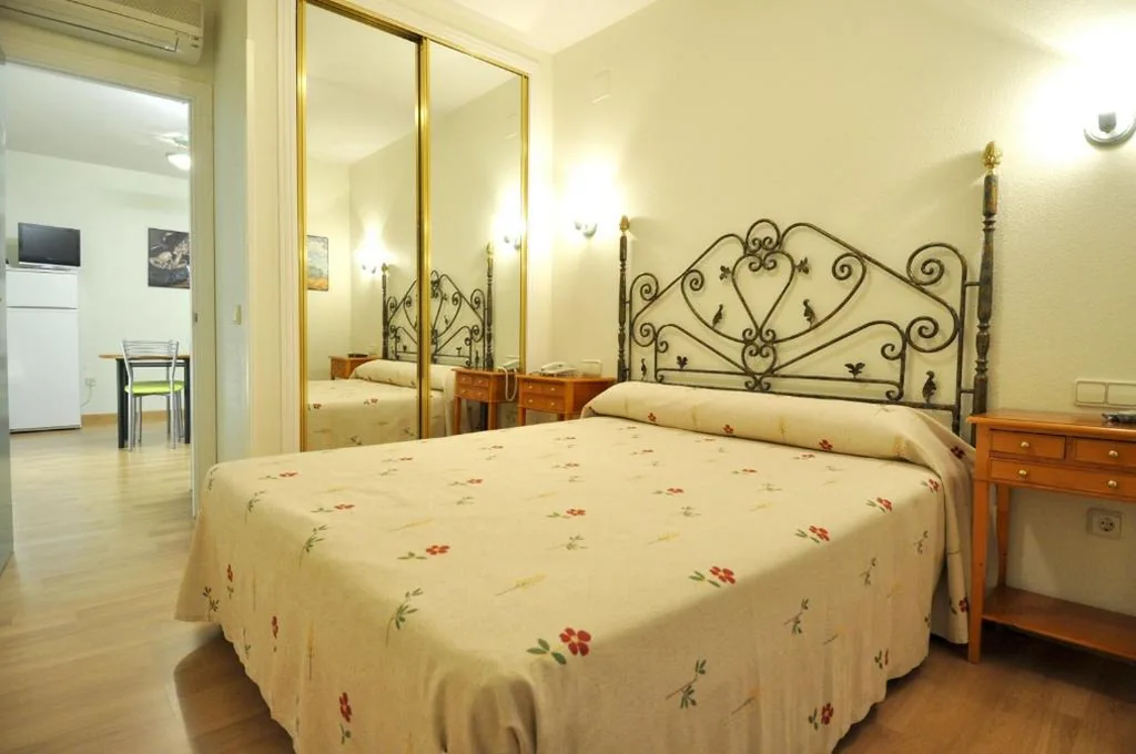 带露台的家庭单间公寓 — Hotel Apartamentos Aralso Sotillo