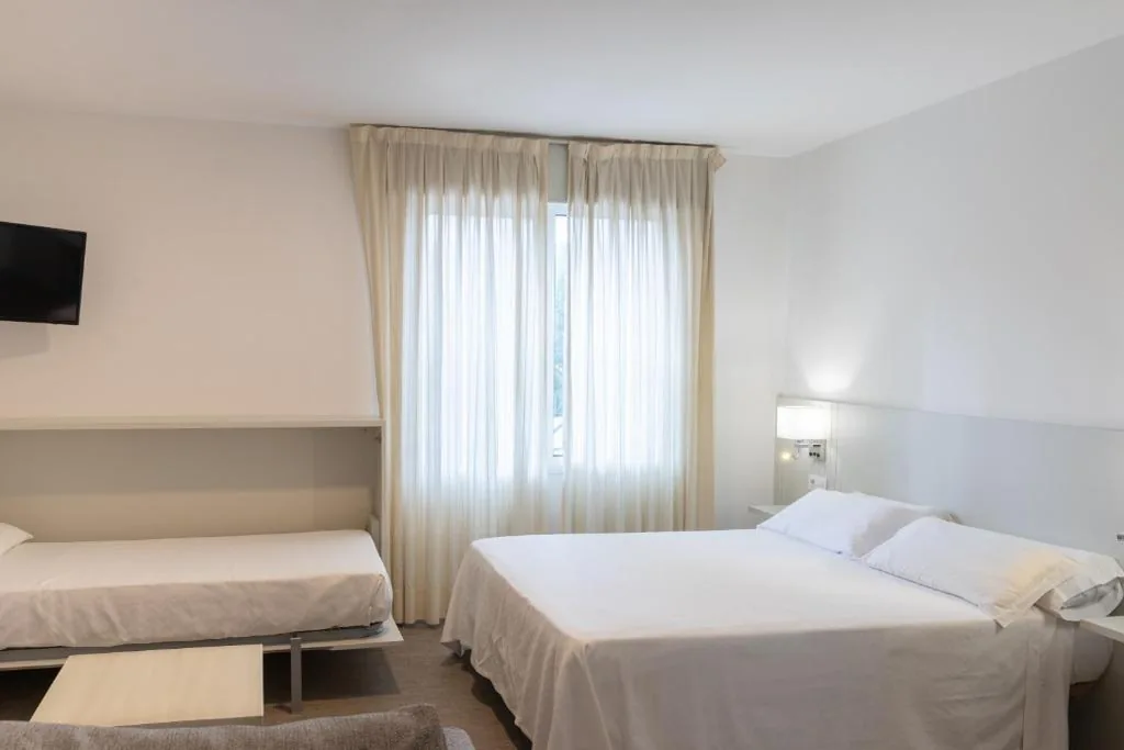 Family Room (2 Adults and 2 Children) — Hotel Apartamentos Dabarca