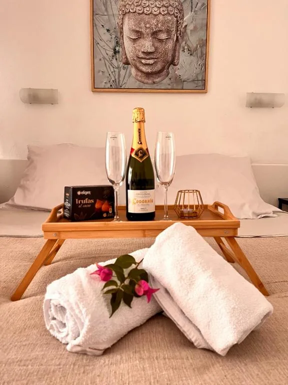 Camera matrimoniale deluxe con letto supplementare — Hotel Apartamentos Fuengirola private studio