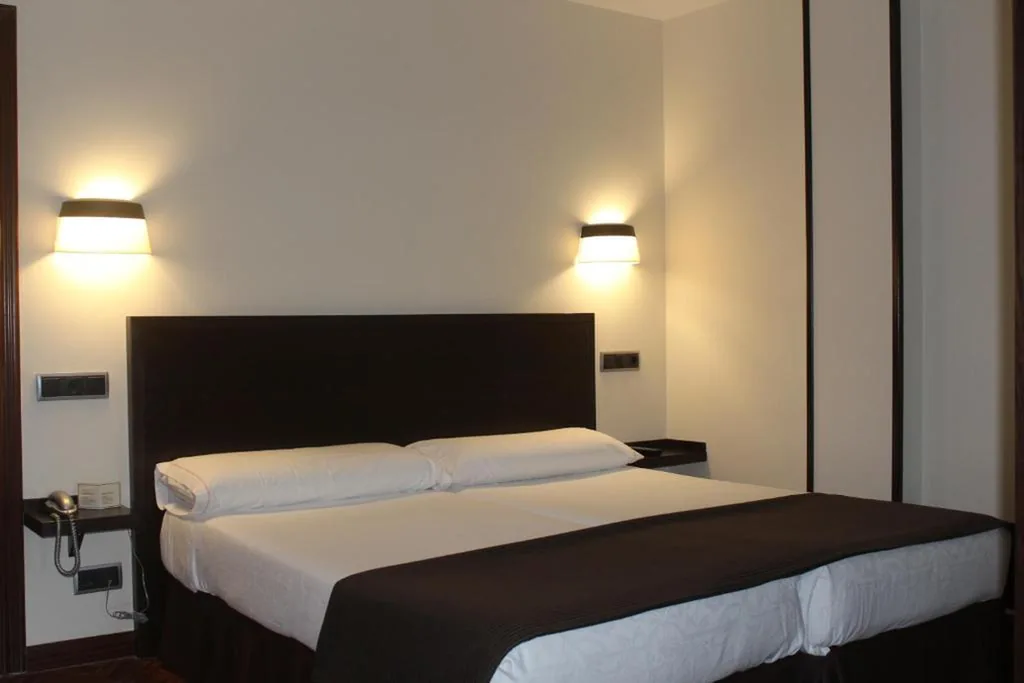 Dreibettzimmer — Hotel-Apartamentos La Arquera